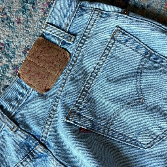 Vintage Levi's 505 Light Wash Raw Hem High Waist Cut Off Shorts - Picture 4 of 6